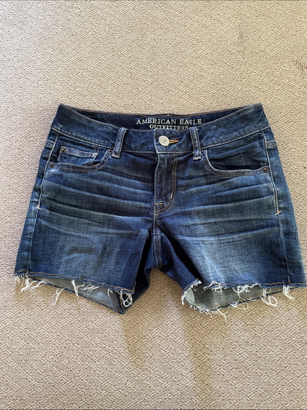 American Eagle Shortie Raw Hem Medium Wash Super Stretch Jean Shorts Size 4